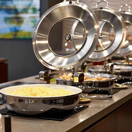 Doubletree By Hilton Hotel & Conference Centre Риджайна Екстериор снимка