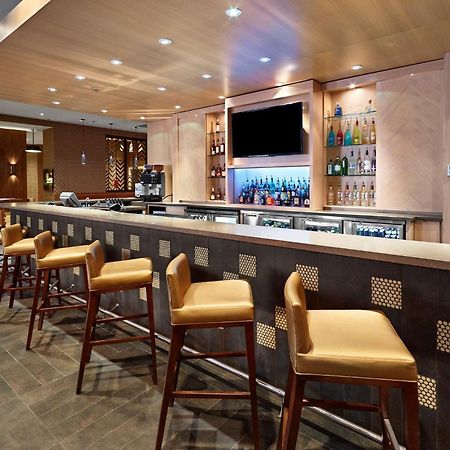Doubletree By Hilton Hotel & Conference Centre Риджайна Екстериор снимка