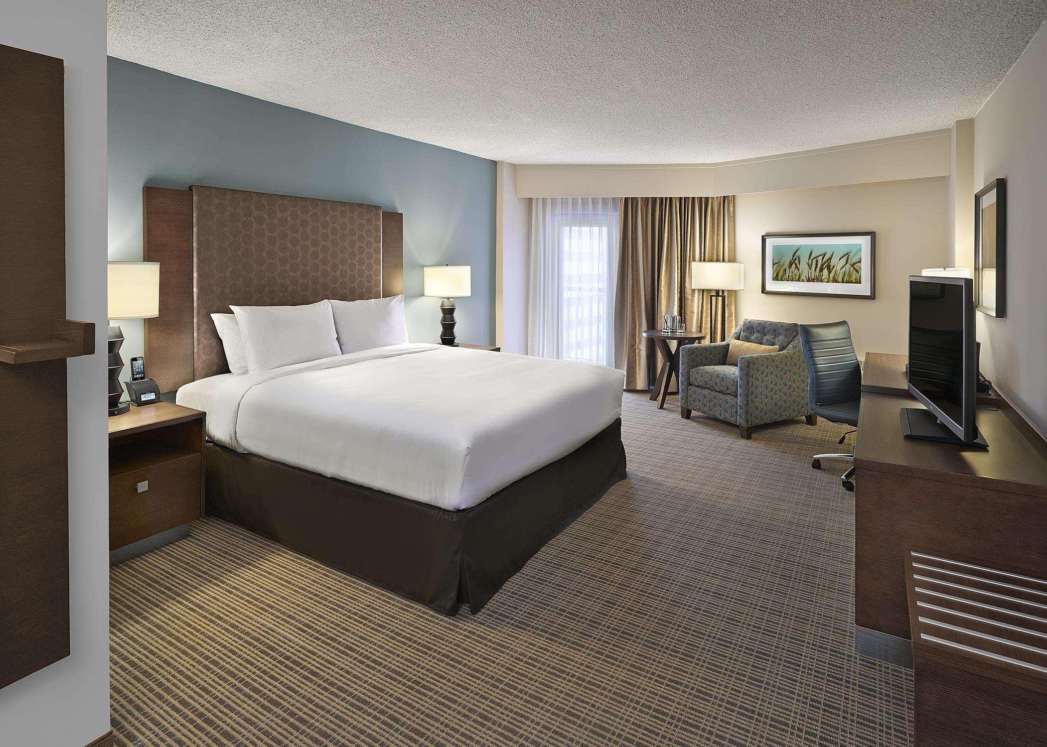 Doubletree By Hilton Hotel & Conference Centre Риджайна Екстериор снимка