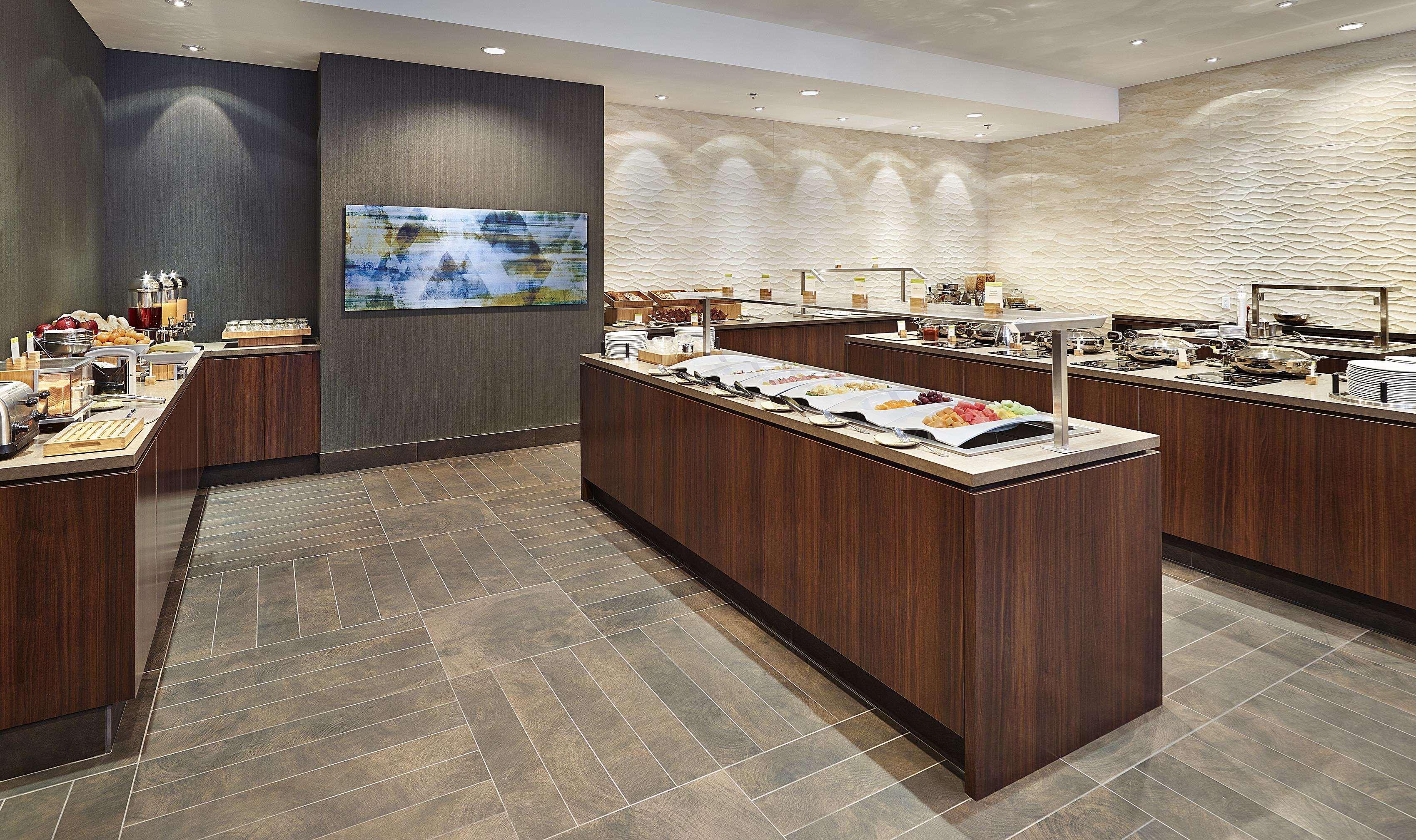 Doubletree By Hilton Hotel & Conference Centre Риджайна Екстериор снимка