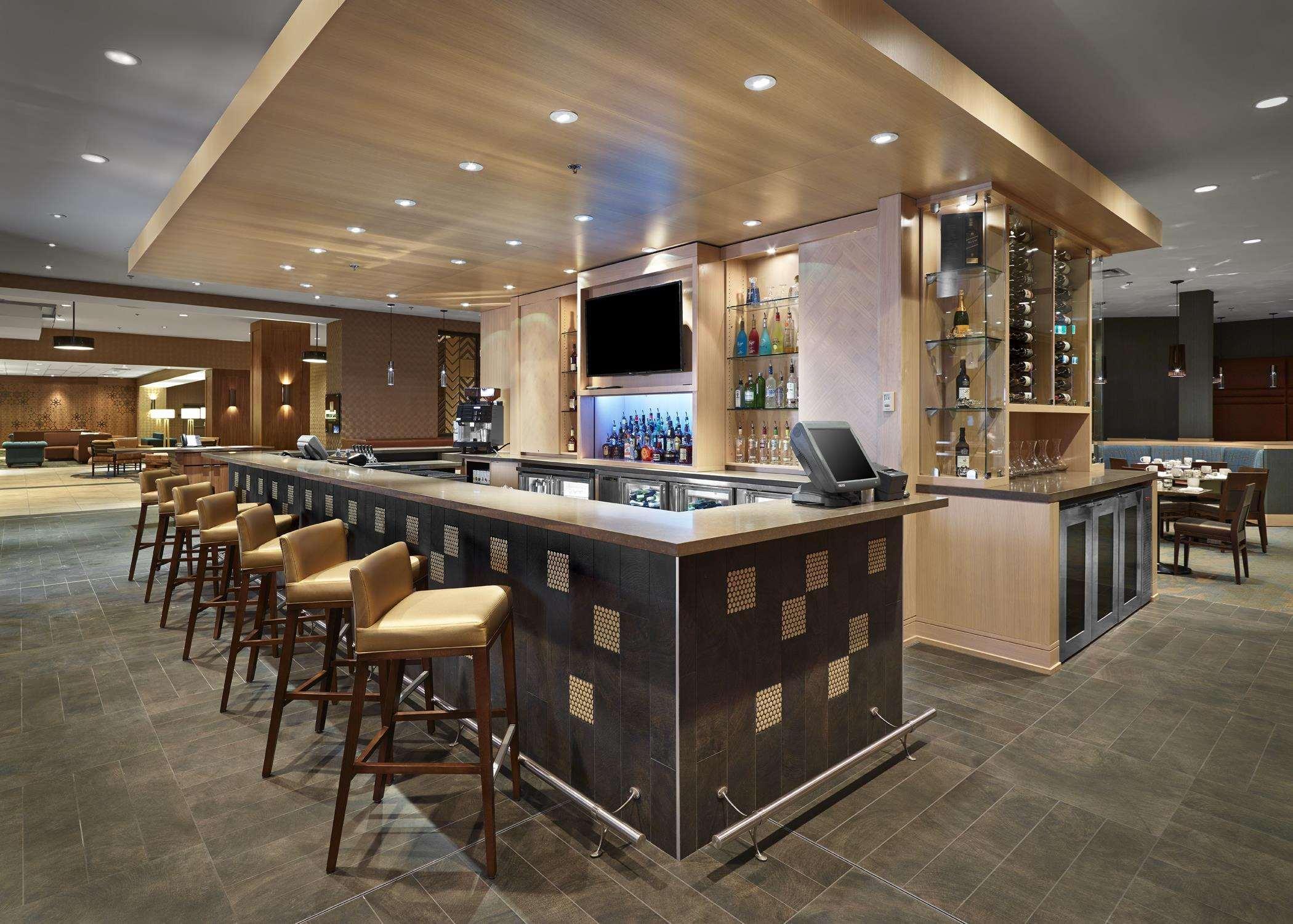 Doubletree By Hilton Hotel & Conference Centre Риджайна Екстериор снимка