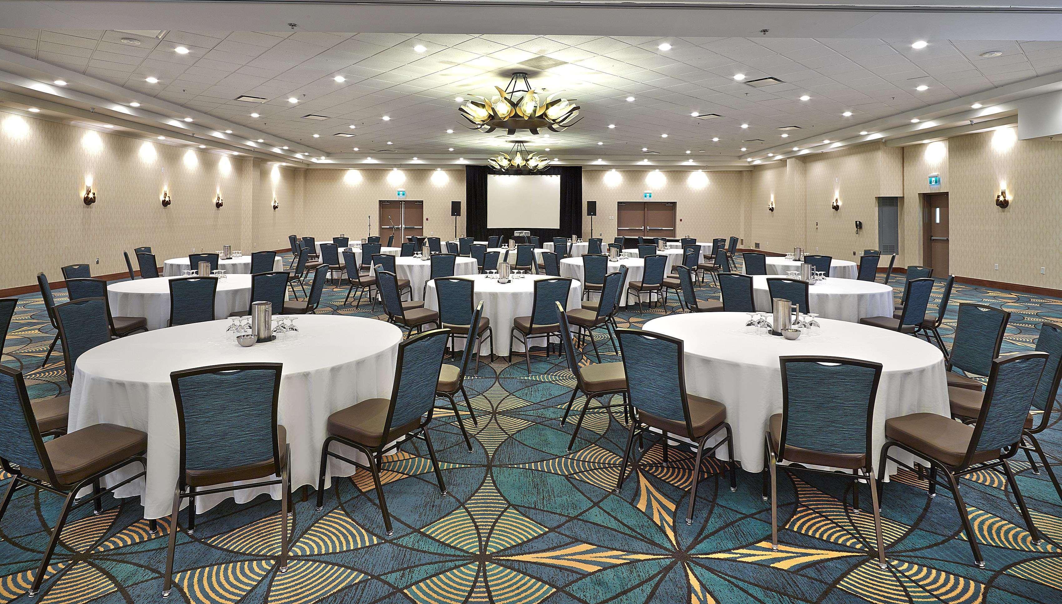 Doubletree By Hilton Hotel & Conference Centre Риджайна Екстериор снимка