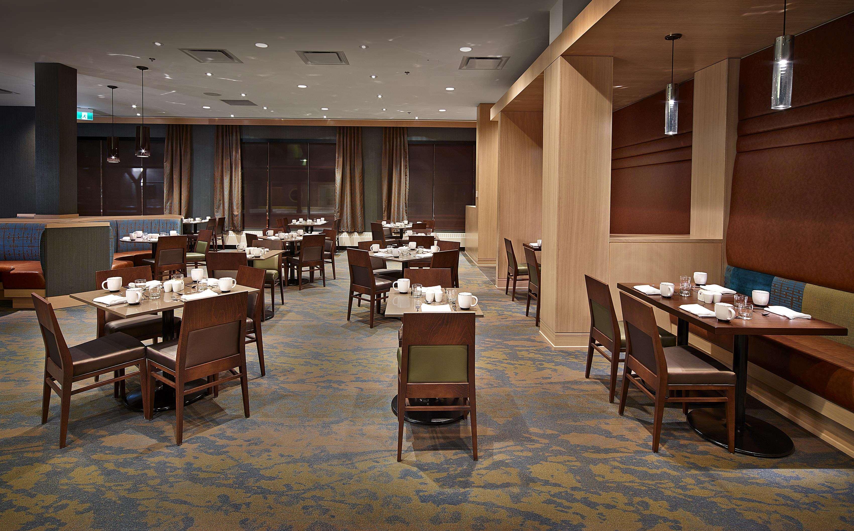 Doubletree By Hilton Hotel & Conference Centre Риджайна Екстериор снимка