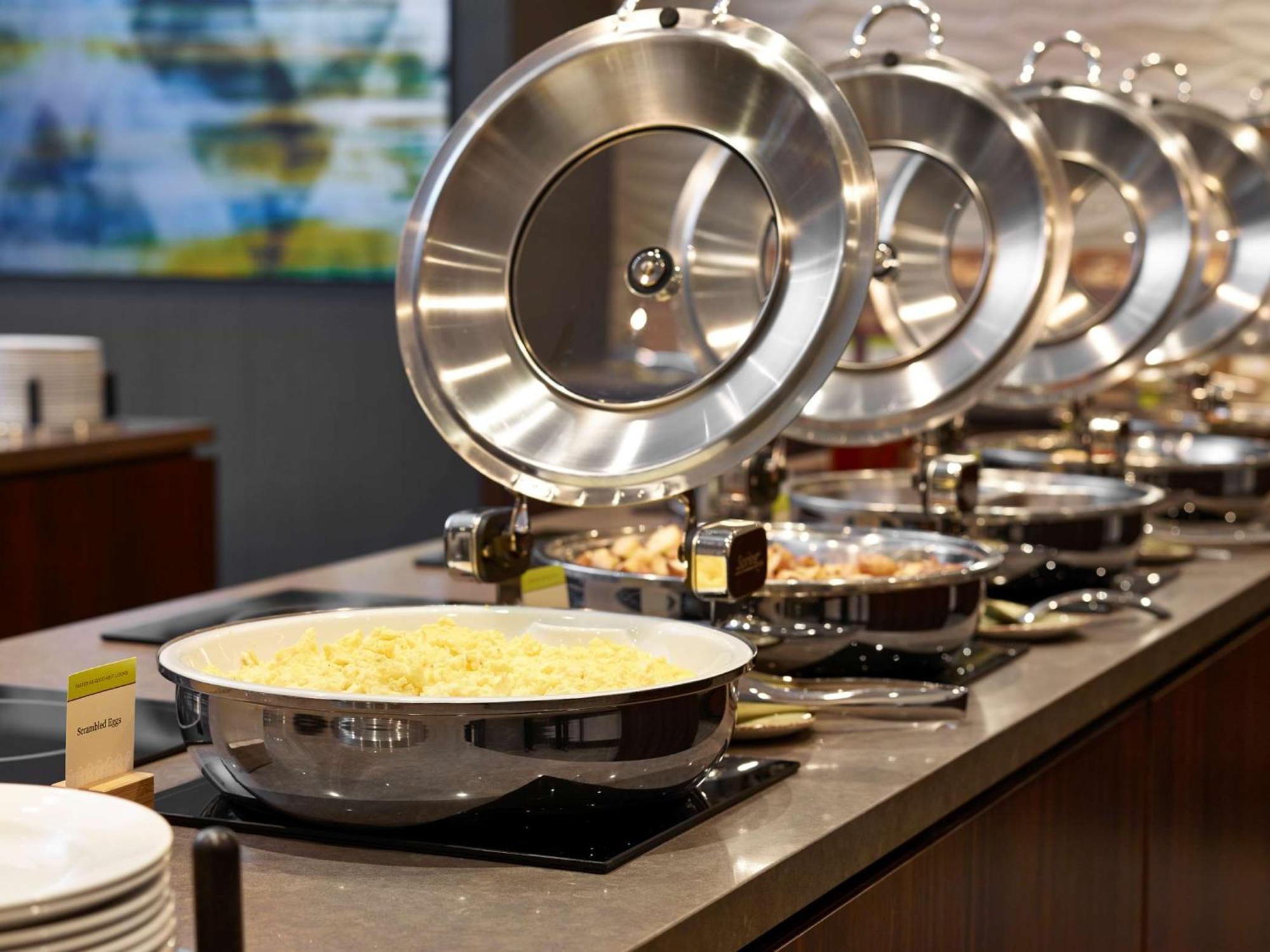 Doubletree By Hilton Hotel & Conference Centre Риджайна Екстериор снимка