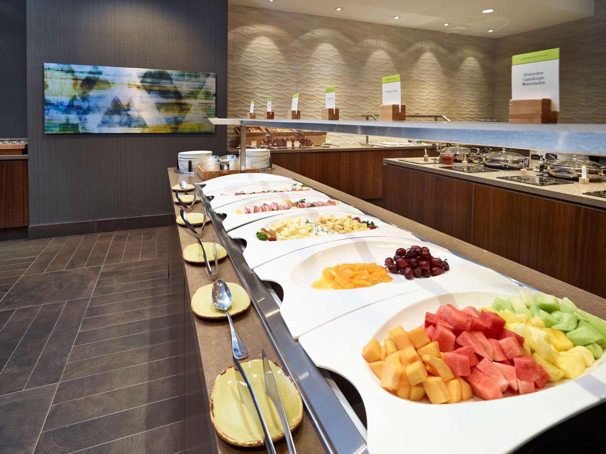 Doubletree By Hilton Hotel & Conference Centre Риджайна Екстериор снимка