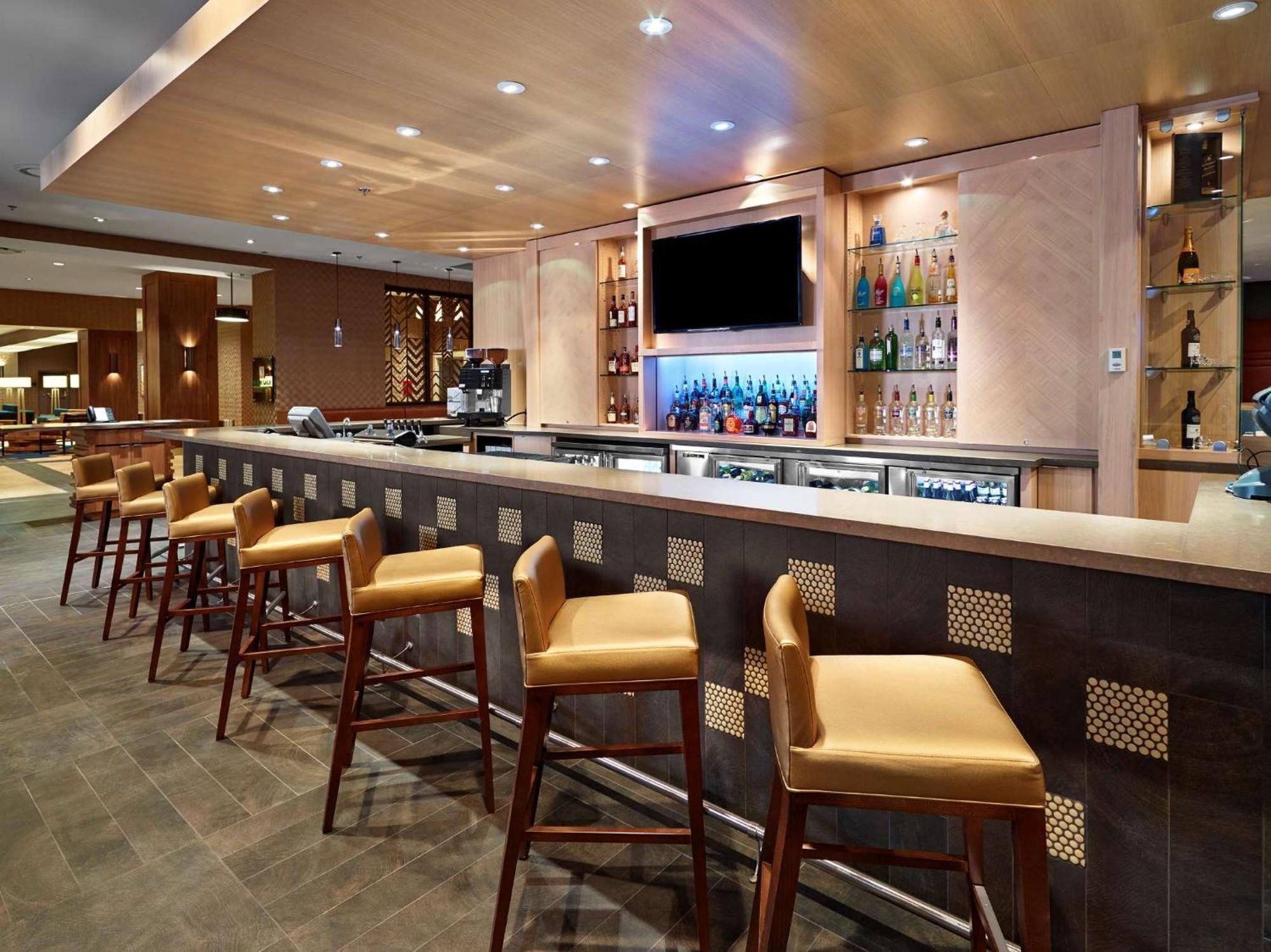 Doubletree By Hilton Hotel & Conference Centre Риджайна Екстериор снимка