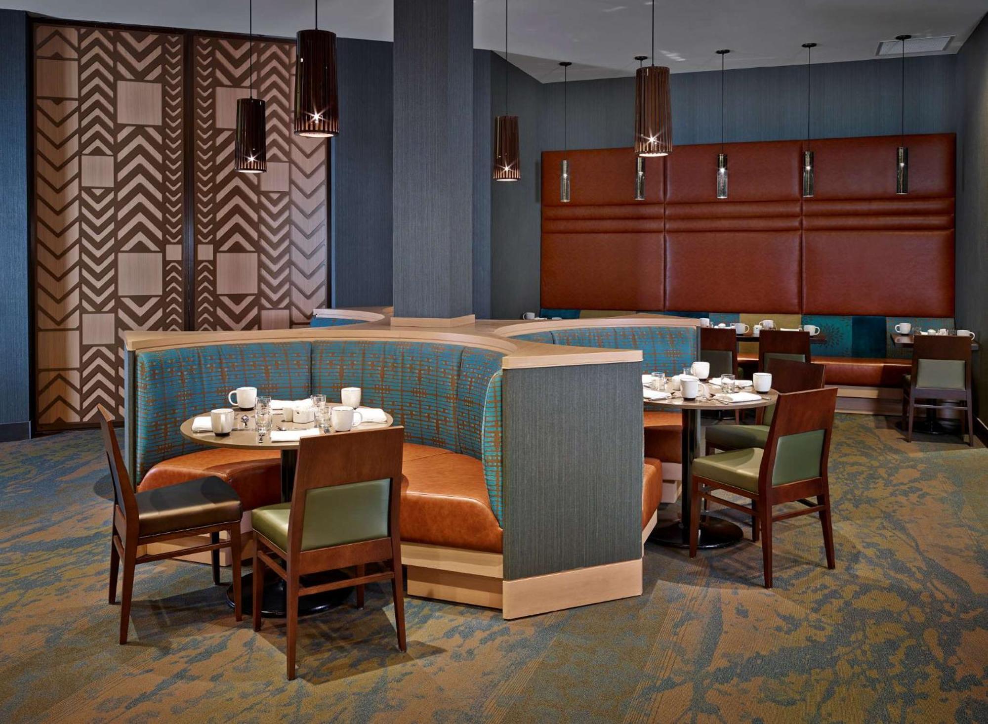 Doubletree By Hilton Hotel & Conference Centre Риджайна Екстериор снимка