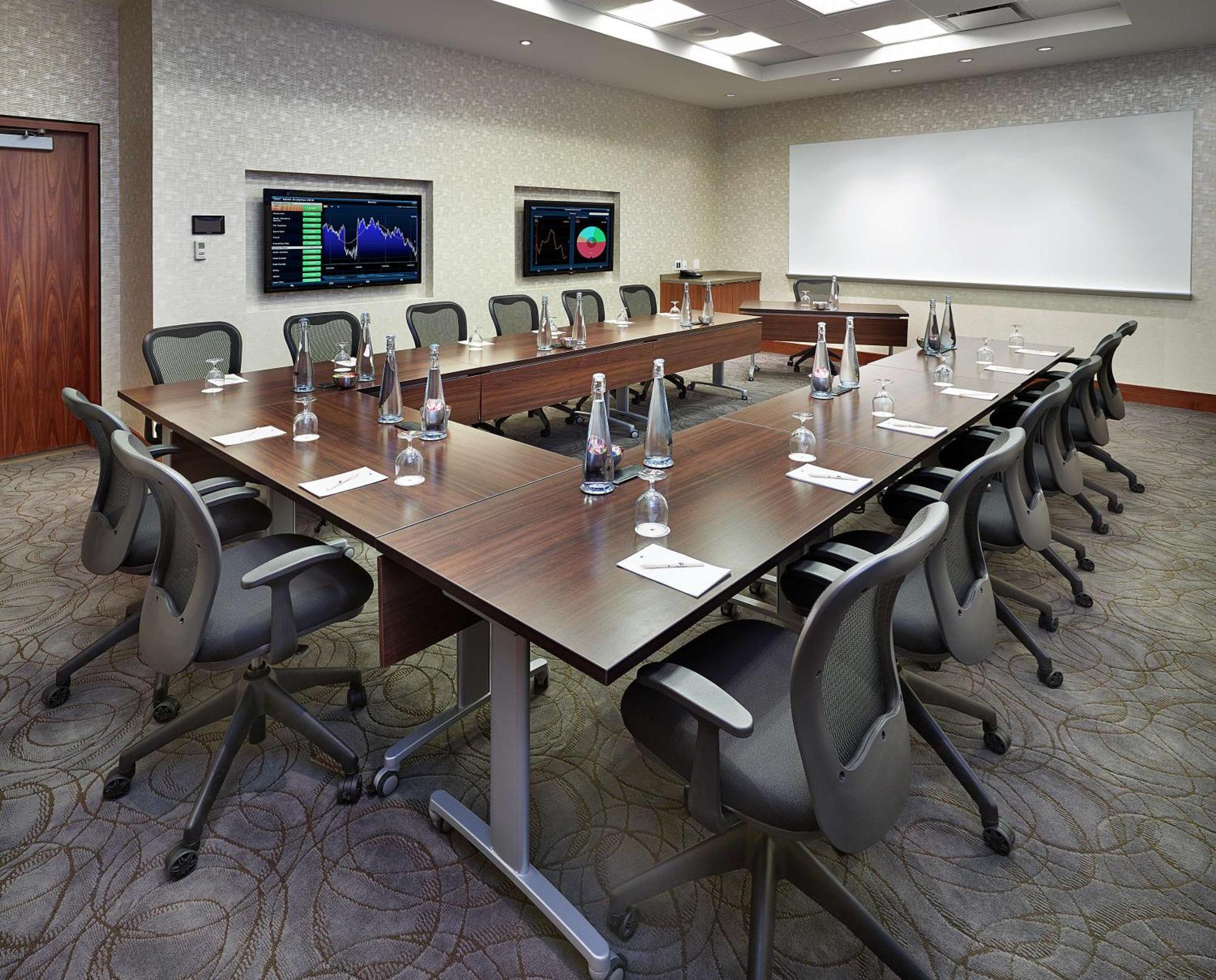 Doubletree By Hilton Hotel & Conference Centre Риджайна Екстериор снимка