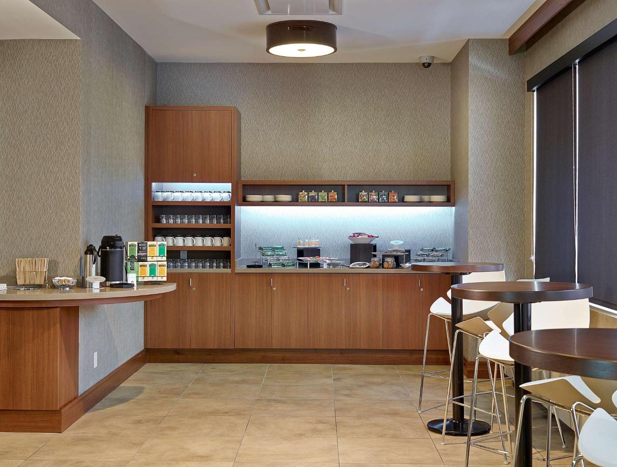 Doubletree By Hilton Hotel & Conference Centre Риджайна Екстериор снимка