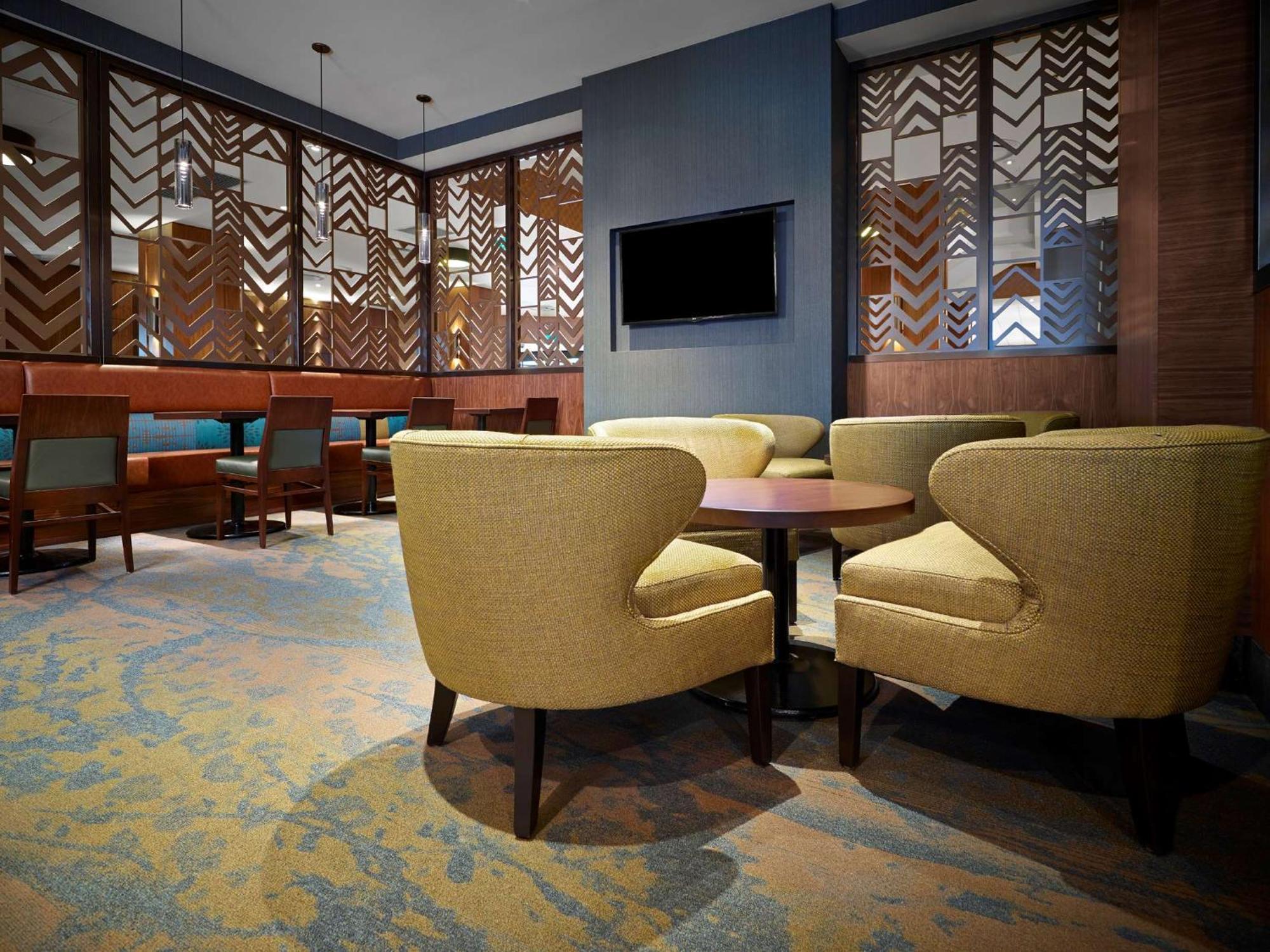 Doubletree By Hilton Hotel & Conference Centre Риджайна Екстериор снимка