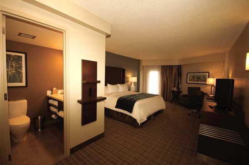 Doubletree By Hilton Hotel & Conference Centre Риджайна Екстериор снимка